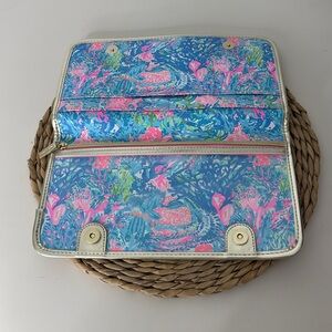 Lilly Pulitzer passport travel clutch new without tags